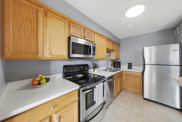 3900 N Lake Shore Drive 4B, Chicago, IL 60613