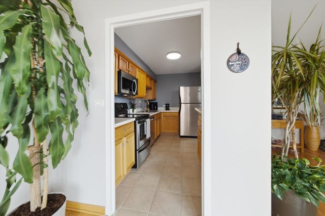 3900 N Lake Shore Drive 4B, Chicago, IL 60613