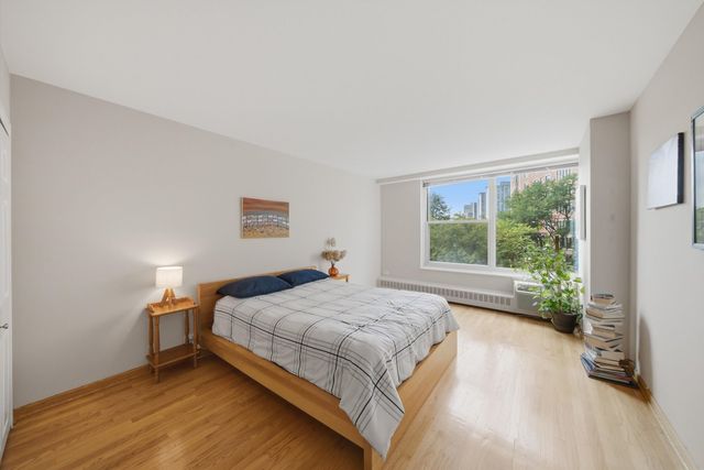 3900 N Lake Shore Drive 4B, Chicago, IL 60613