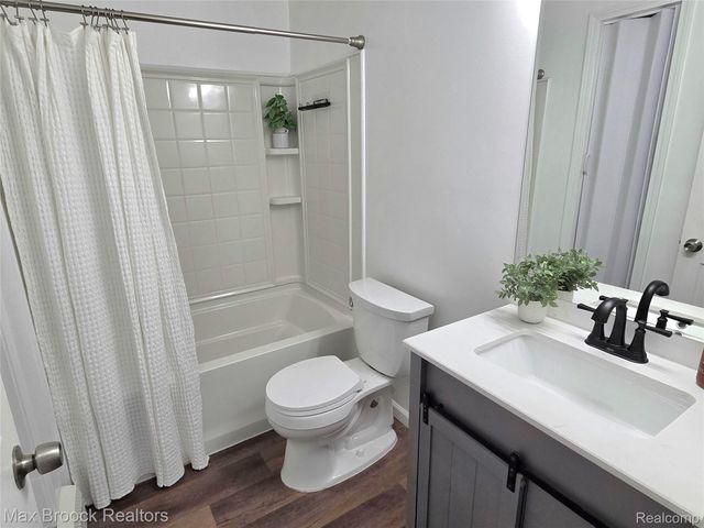 20916 Pinecrest Street, Taylor, MI 48180