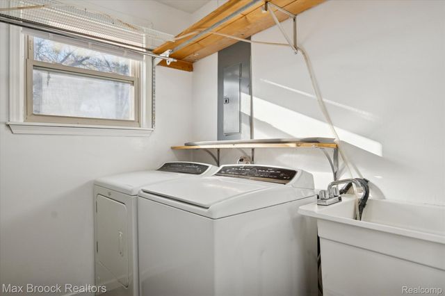 20916 Pinecrest Street, Taylor, MI 48180