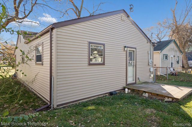 20916 Pinecrest Street, Taylor, MI 48180