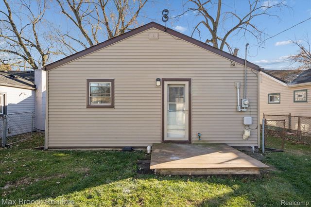 20916 Pinecrest Street, Taylor, MI 48180