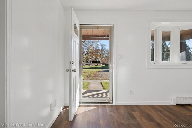 20916 Pinecrest Street, Taylor, MI 48180