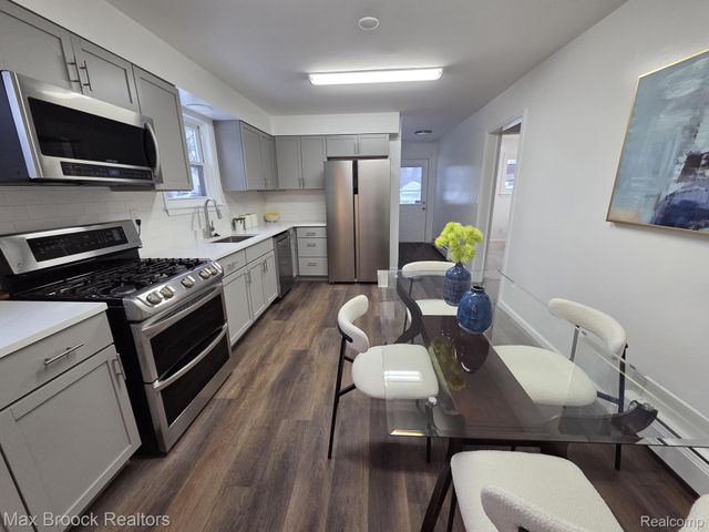 20916 Pinecrest Street, Taylor, MI 48180