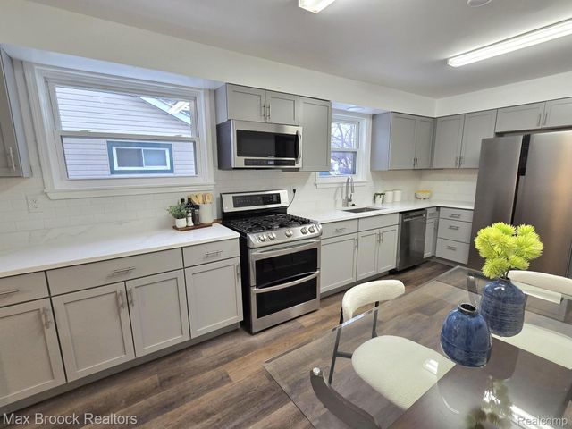 20916 Pinecrest Street, Taylor, MI 48180