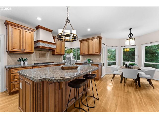 5008 HARTFORD Pl, Lake Oswego, OR 97035