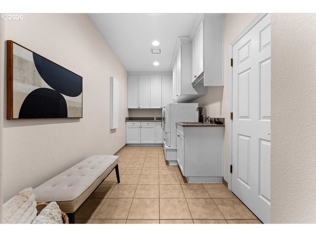5008 HARTFORD Pl, Lake Oswego, OR 97035