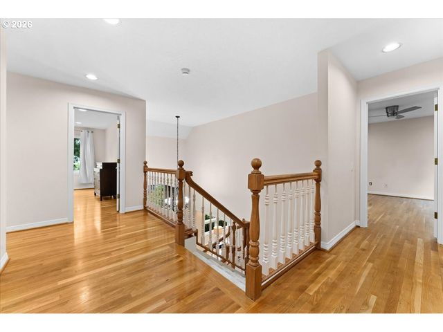 5008 HARTFORD Pl, Lake Oswego, OR 97035