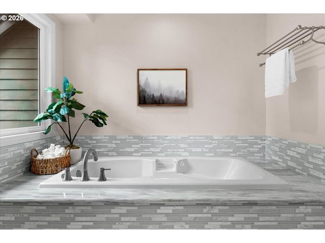 5008 HARTFORD Pl, Lake Oswego, OR 97035
