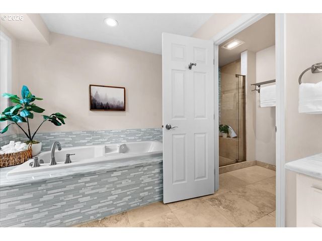 5008 HARTFORD Pl, Lake Oswego, OR 97035
