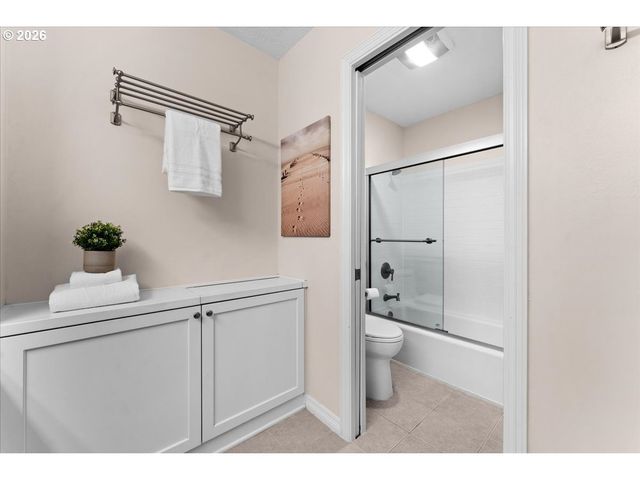5008 HARTFORD Pl, Lake Oswego, OR 97035