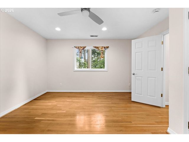 5008 HARTFORD Pl, Lake Oswego, OR 97035