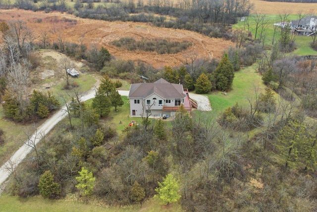 N7026 County Road DD, Burlington, WI 53105