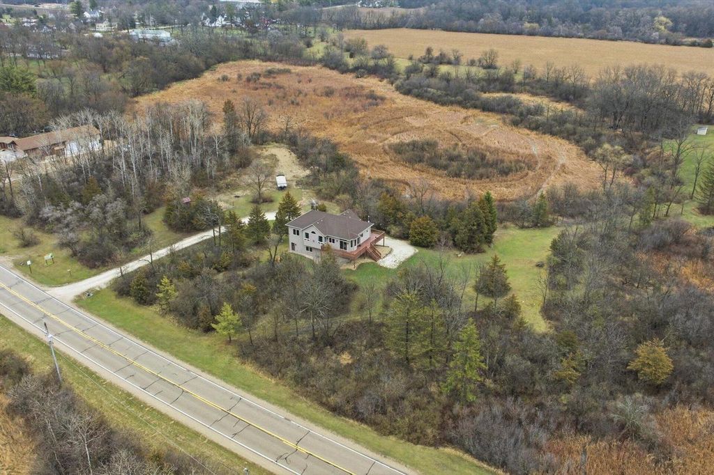 N7026 County Road DD, Burlington, WI 53105