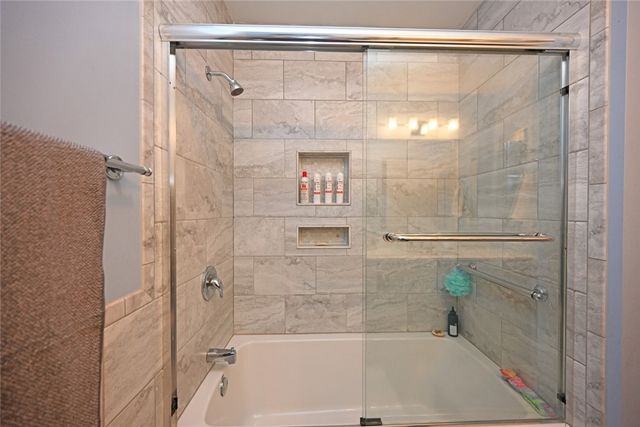1065 Wilderness Bluff, Tipp City, OH 45371