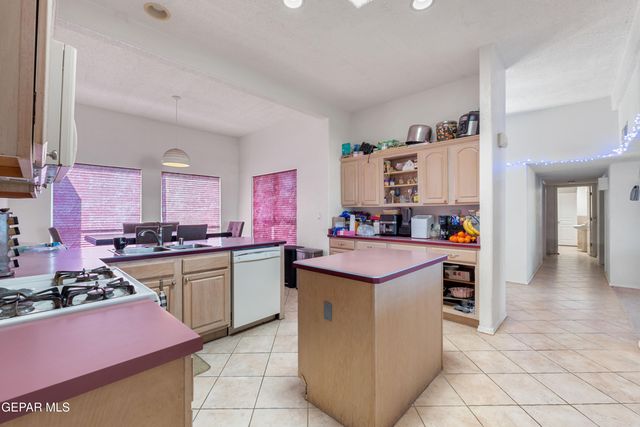 432 RIO ESTANCIA Drive, El Paso, TX 79932