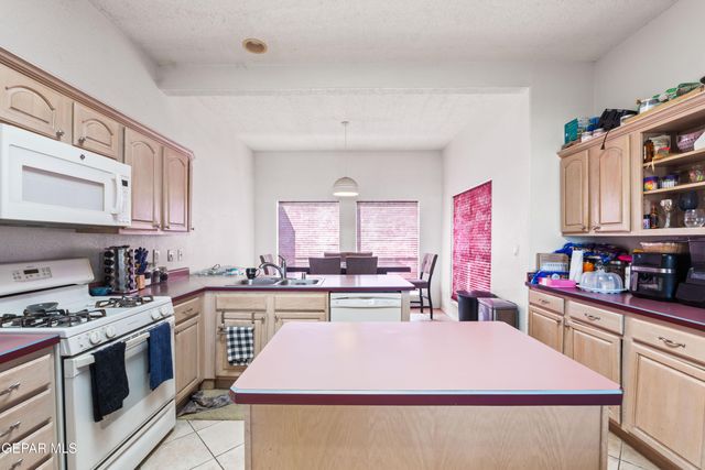 432 RIO ESTANCIA Drive, El Paso, TX 79932