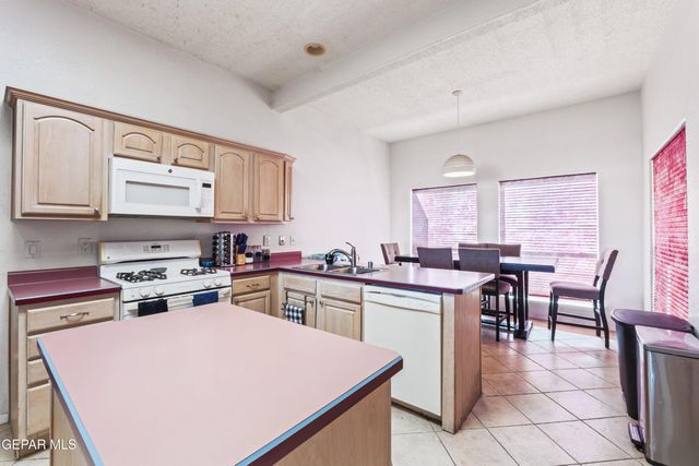 432 RIO ESTANCIA Drive, El Paso, TX 79932