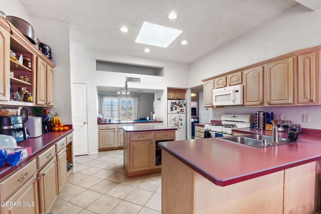 432 RIO ESTANCIA Drive, El Paso, TX 79932