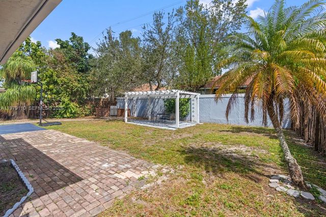 2286 NW 81st Ave, Sunrise, FL 33322