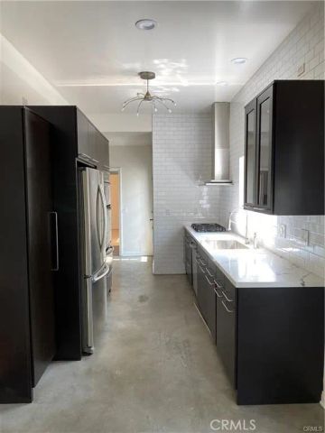 1138 S Stanley Avenue, Los Angeles, CA 90019