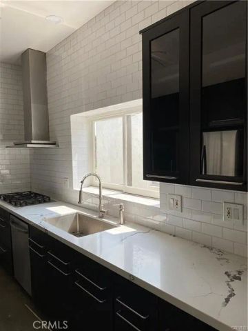 1138 S Stanley Avenue, Los Angeles, CA 90019
