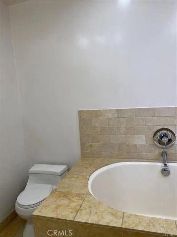 1138 S Stanley Avenue, Los Angeles, CA 90019