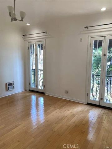 1138 S Stanley Avenue, Los Angeles, CA 90019