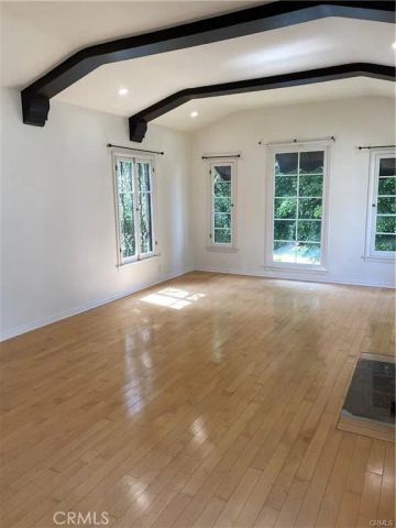 1138 S Stanley Avenue, Los Angeles, CA 90019