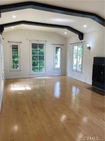 1138 S Stanley Avenue, Los Angeles, CA 90019