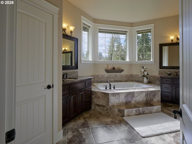 8000 Ne 211TH Ave, Vancouver, WA 98682