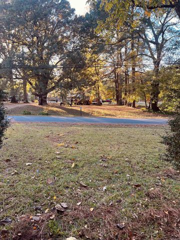 814 N Slemons Street, Monticello, AR 71655