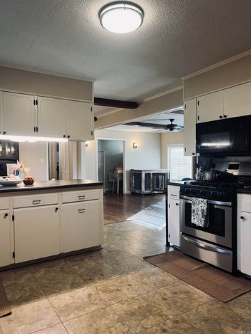 814 N Slemons Street, Monticello, AR 71655