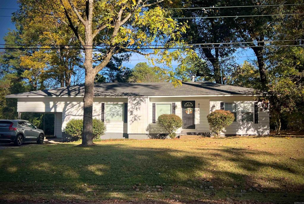 814 N Slemons Street, Monticello, AR 71655