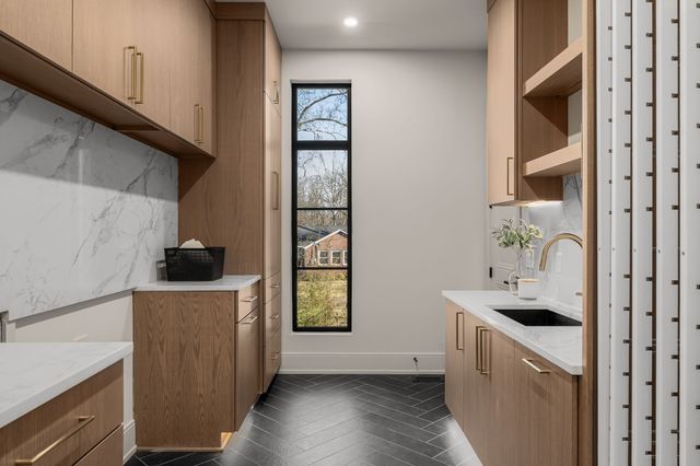 325 Gun Club Rd, Nashville, TN 37205