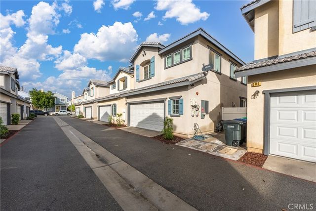 507 Villa Way, Colton, CA 92324