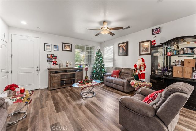 507 Villa Way, Colton, CA 92324