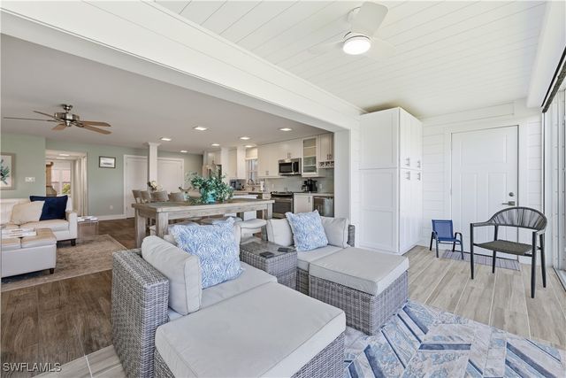 1910 Gulf Shore BLVD N 208, Naples, FL 34102