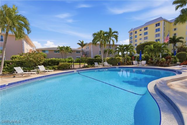 1910 Gulf Shore BLVD N 208, Naples, FL 34102