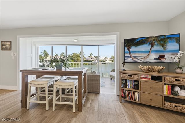 1910 Gulf Shore BLVD N 208, Naples, FL 34102