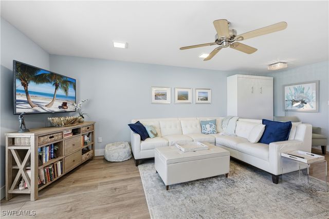 1910 Gulf Shore BLVD N 208, Naples, FL 34102