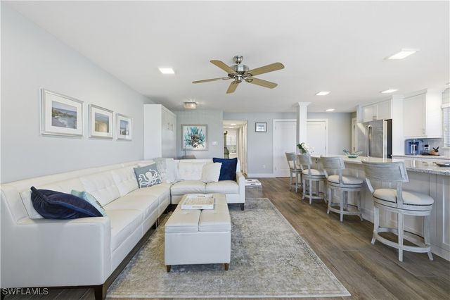 1910 Gulf Shore BLVD N 208, Naples, FL 34102