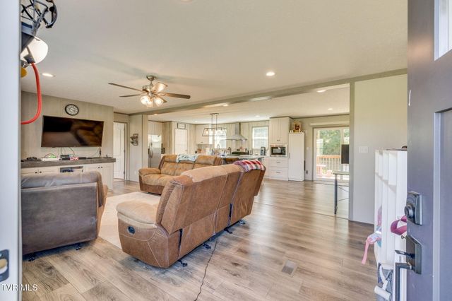 215 Wayland Boulevard, Bulls Gap, TN 37711