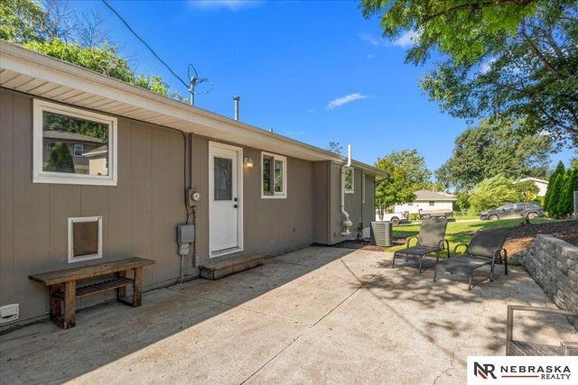 5826 Fay Boulevard, Omaha, NE 68117