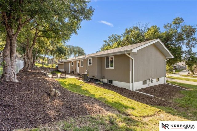 5826 Fay Boulevard, Omaha, NE 68117