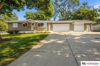 5826 Fay Boulevard, Omaha, NE 68117
