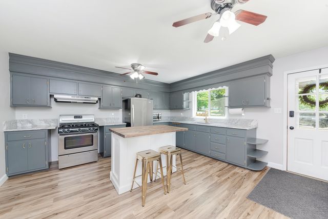 409 S Hamilton Street 409, Lockport, IL 60441