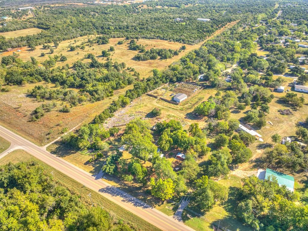 Image 2 of property listing at 12724 S Coltrane Road, Edmond, OK 73034