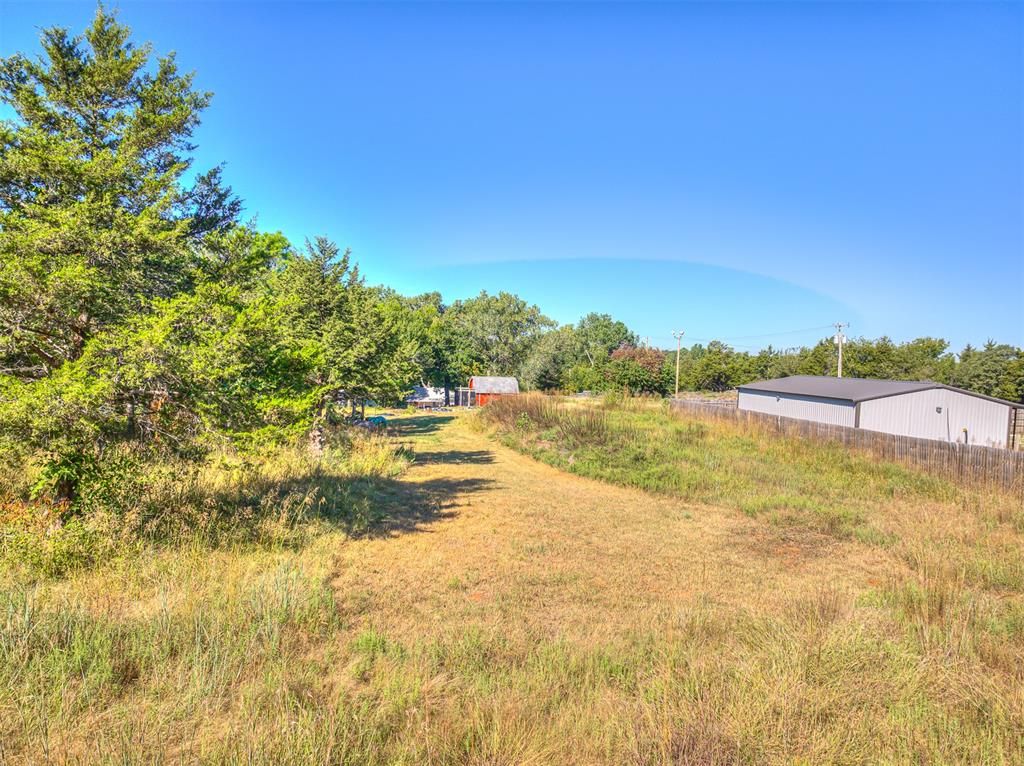 Image 20 of property listing at 12724 S Coltrane Road, Edmond, OK 73034